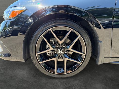 Used 2024 Honda Civic Sport Touring image 4