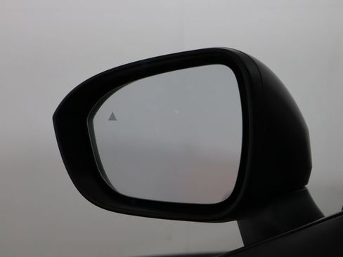 Used 2025 Nissan Rogue S image 37