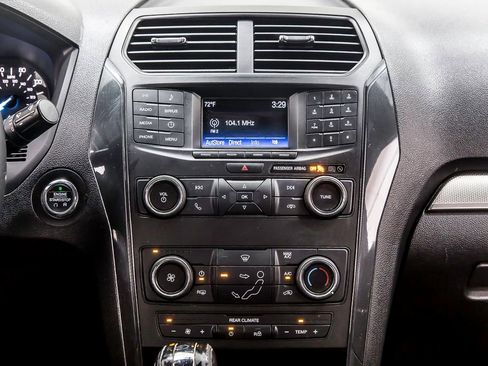 Used 2018 Ford Explorer XLT FWD image 18