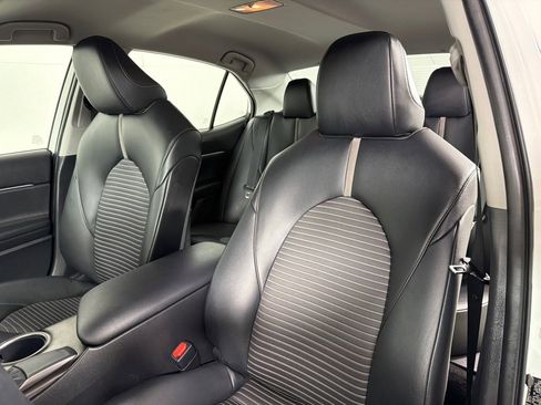 Used 2021 Toyota Camry SE image 12