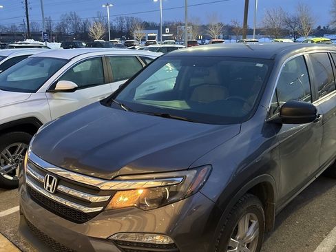 Used 2018 Honda Pilot LX image 1