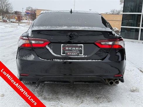 Used 2023 Toyota Camry SE image 4
