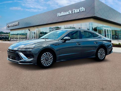 New 2025 Hyundai Sonata Limited FWD image 2