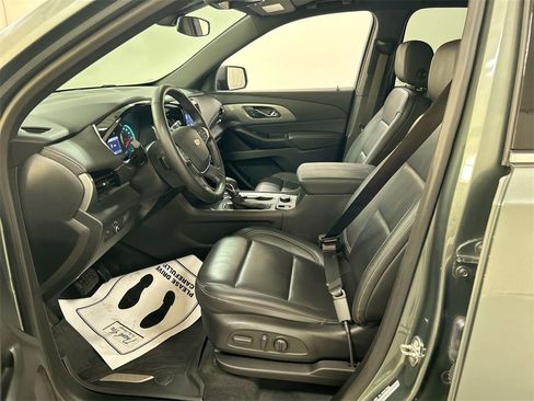 Used 2023 Chevrolet Traverse LT image 9