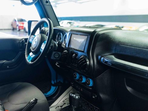 Used 2017 Jeep Wrangler Unlimited Sport w/ Quick Order Package 24S AWD/4WD image 11