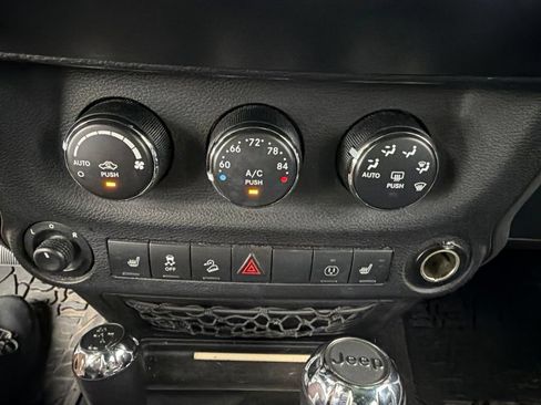 Used 2014 Jeep Wrangler Unlimited Sahara w/ Mopar Chrome Edition Group AWD/4WD image 14