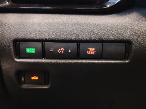 Used 2021 Nissan Sentra SR FWD image 26