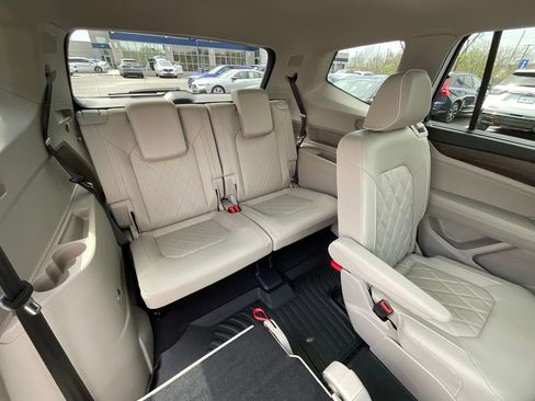 Used 2024 Volkswagen Atlas SEL Premium R-Line image 21