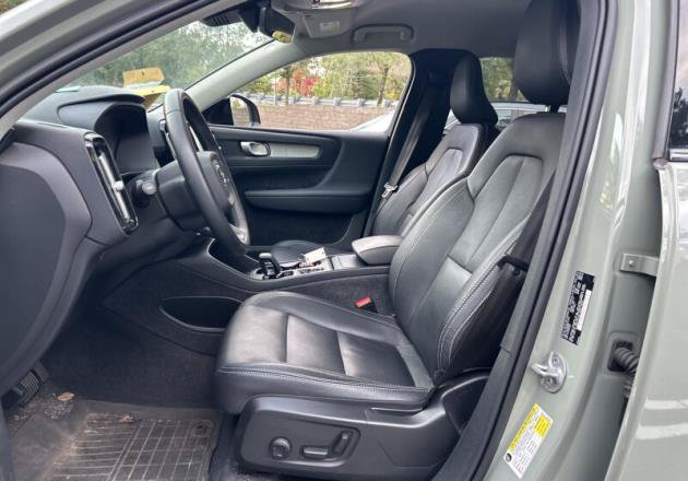 Used 2024 Volvo XC40 B5 Core AWD/4WD image 5