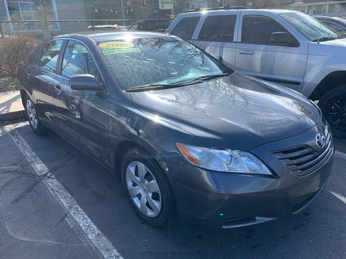 Used 2009 Toyota Camry LE FWD image 1