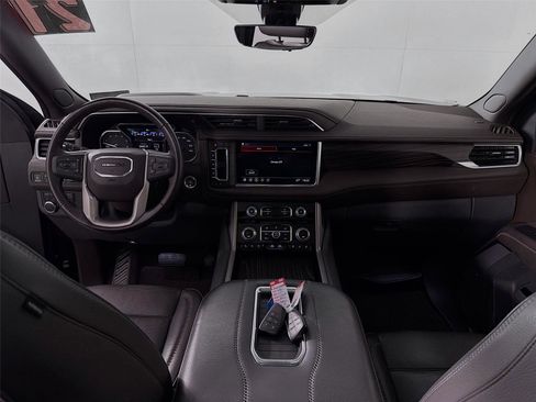 Used 2021 GMC Yukon XL Denali w/ Denali Premium Package image 25
