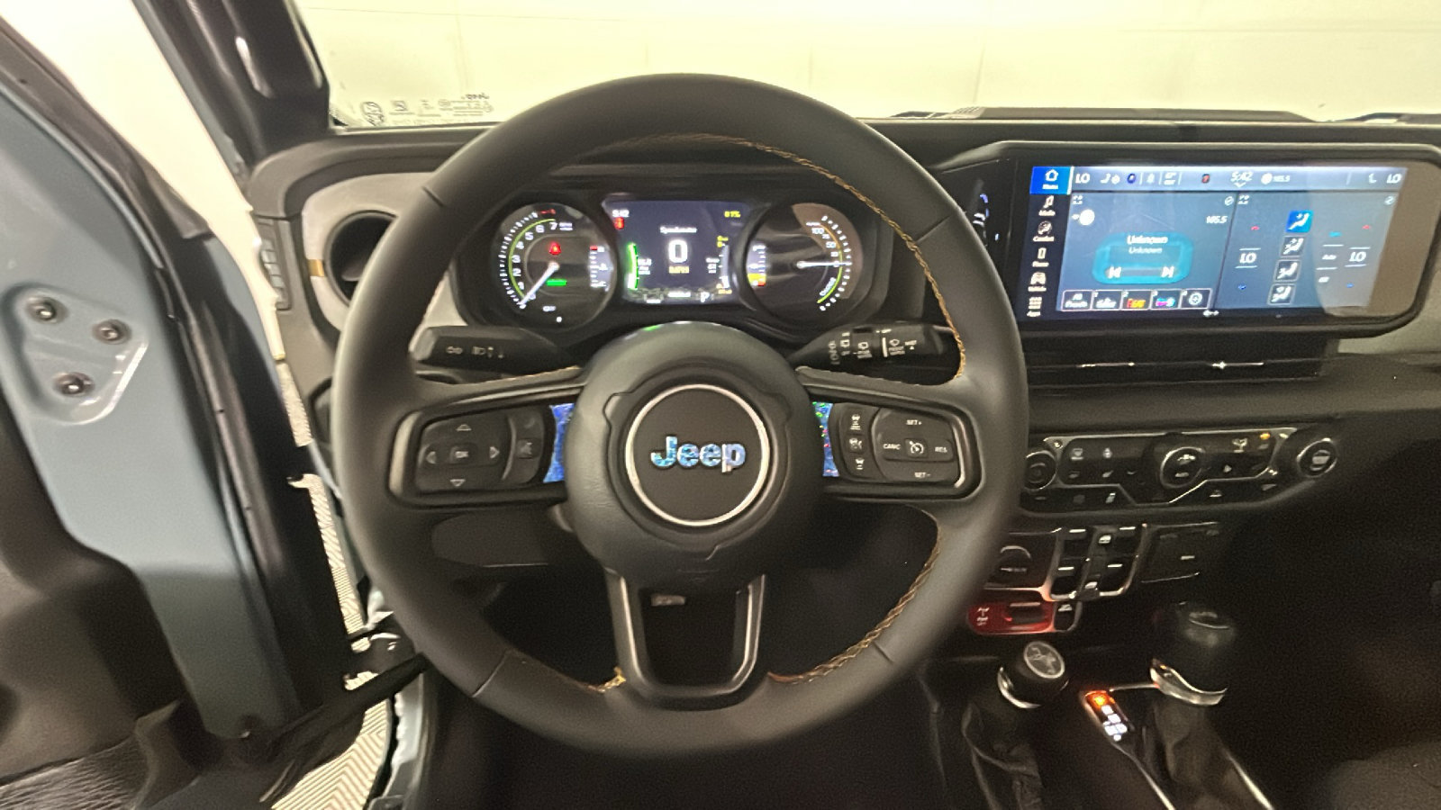 Used 2024 Jeep Wrangler Unlimited AWD/4WD image 16