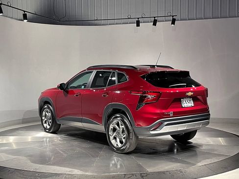 Used 2025 Chevrolet Trax LT FWD image 13