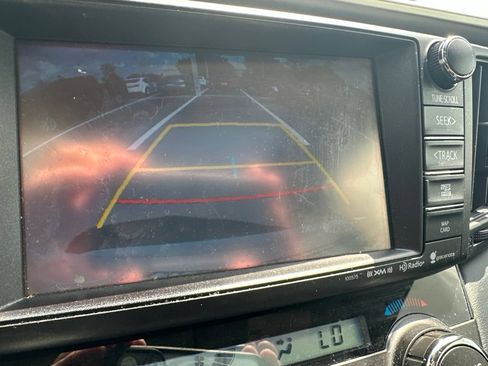 Used 2018 Toyota RAV4 Limited FWD image 11