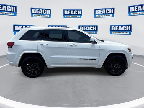 Used 2019 Jeep Grand Cherokee Altitude AWD/4WD image 9
