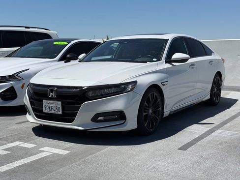 Used 2018 Honda Accord Touring image 1