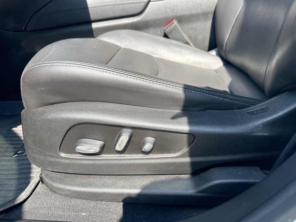Used 2021 Cadillac XT5 Sportv w/ LPO, Floor Liner Package AWD/4WD image 23
