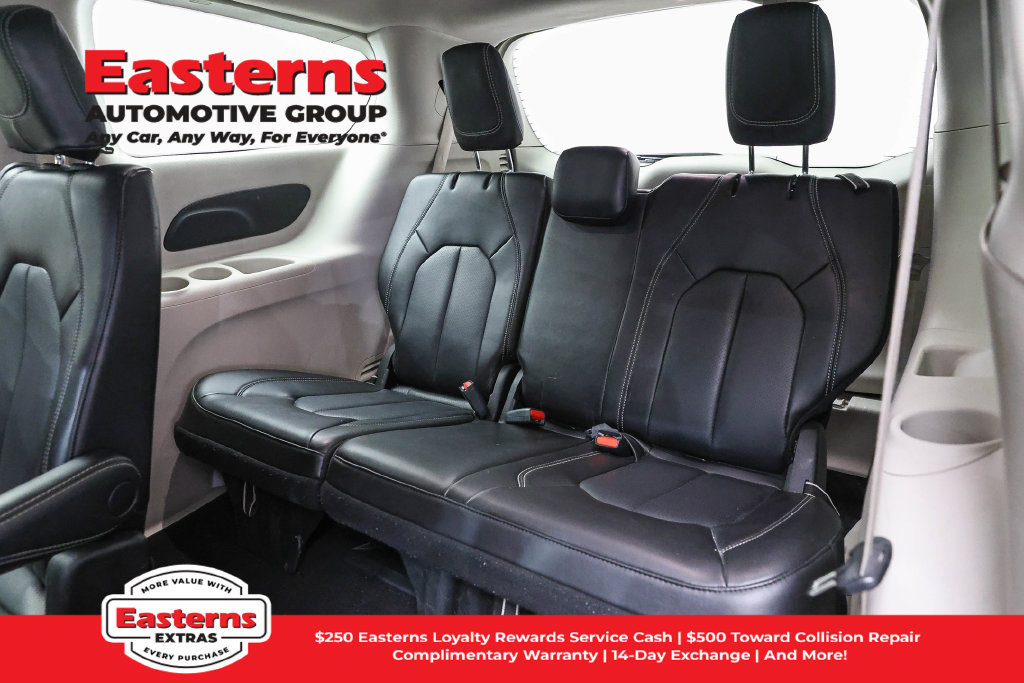 Used 2023 Chrysler Pacifica Touring-L FWD image 27