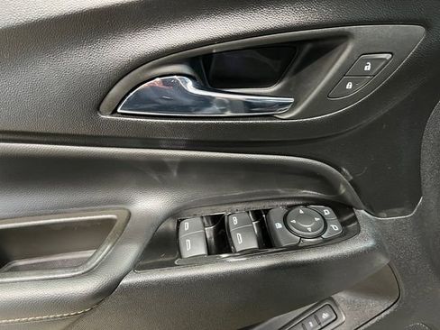 Used 2023 Chevrolet Equinox Premier FWD image 17