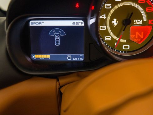 Used 2015 Ferrari California T image 22