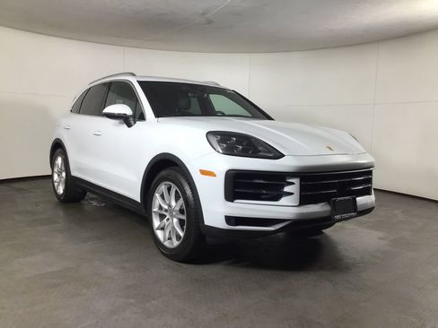 Certified 2024 Porsche Cayenne AWD/4WD image 10