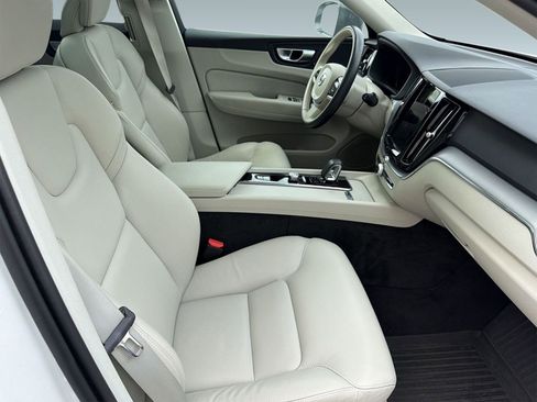 Used 2024 Volvo XC60 B5 Core w/ Protection Package Premier AWD/4WD image 30