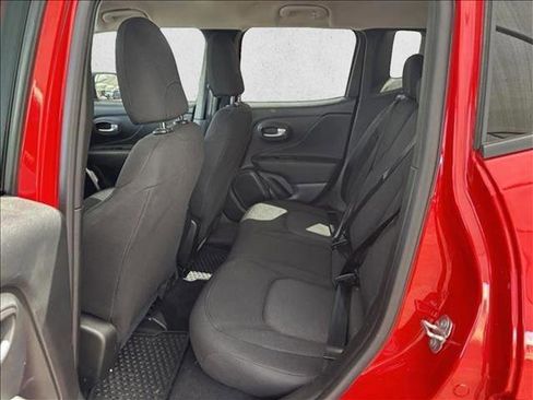 Used 2023 Jeep Renegade Latitude image 18