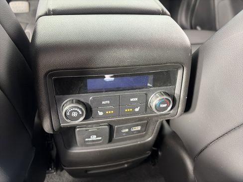 Used 2023 GMC Acadia SLT w/ Technology Package AWD/4WD image 20