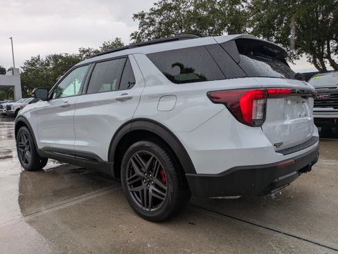 Certified 2026 Ford Explorer ST-Line w/ ST-Line Street Pack RWD image 6