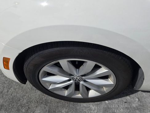 Used 2014 Volkswagen Beetle TDI FWD image 8
