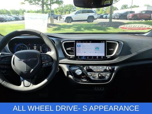 Certified 2023 Chrysler Pacifica Touring-L w/ S Appearance Package AWD/4WD image 11