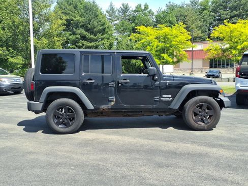 Used 2013 Jeep Wrangler Unlimited Sport AWD/4WD image 3