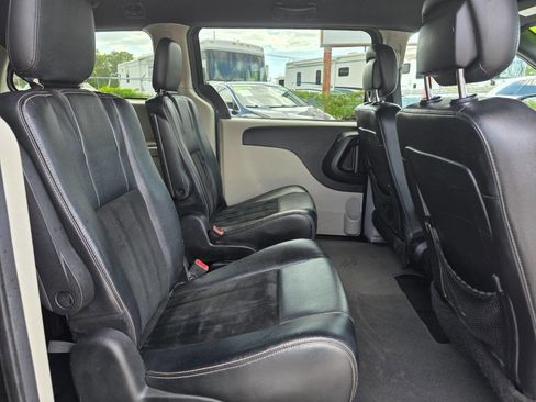 Used 2017 Dodge Grand Caravan SXT image 13