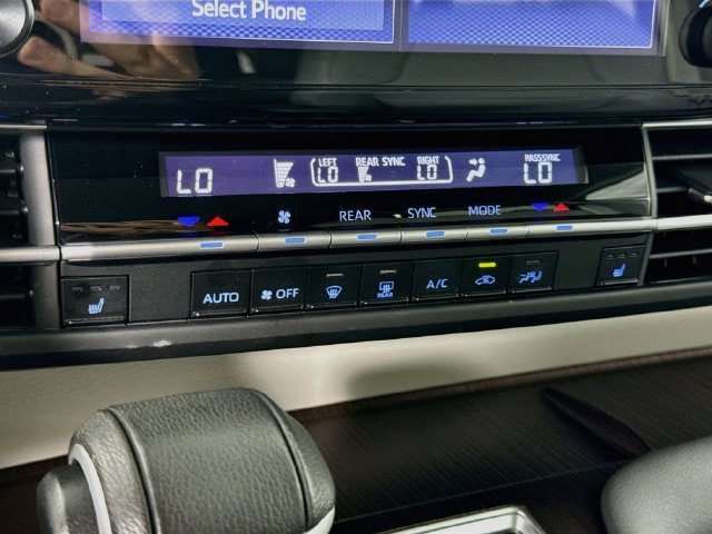Certified 2024 Toyota Sienna XLE FWD image 17