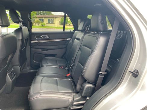 Used 2019 Ford Explorer Limited w/ Class III Trailer Tow Package FWD image 10