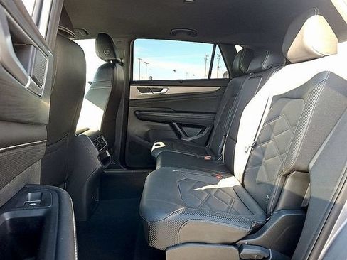 Used 2024 Volkswagen Atlas Cross Sport SE FWD image 10