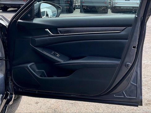Used 2018 Honda Accord EX-L image 16