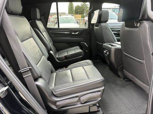 Used 2024 GMC Yukon Denali w/ Denali Reserve Package AWD/4WD image 12