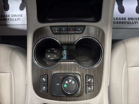 Used 2023 GMC Acadia SLT w/ Preferred Package AWD/4WD image 12