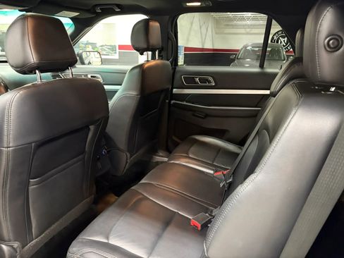 Used 2016 Ford Explorer XLT w/ Equipment Group 202A image 22