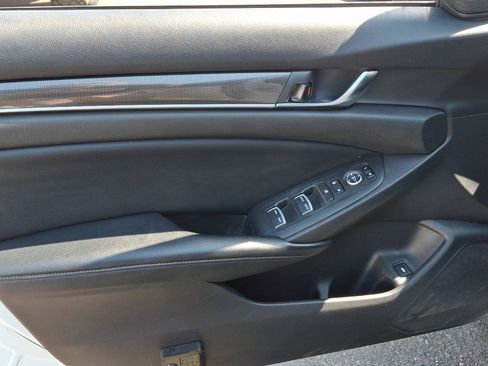 Used 2018 Honda Accord Sport image 12
