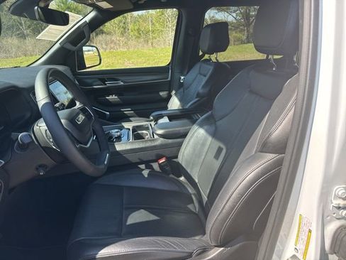 Used 2024 Jeep Wagoneer Series II w/ Flexible Seating Group AWD/4WD image 18