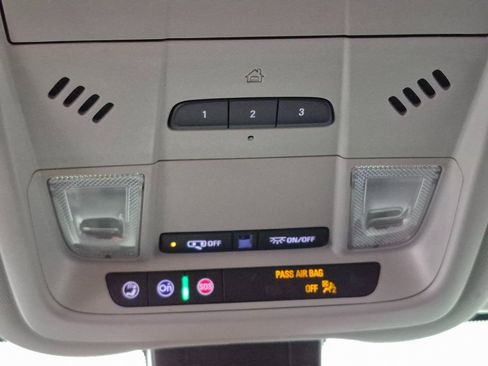 Certified 2024 GMC Terrain SLT image 21