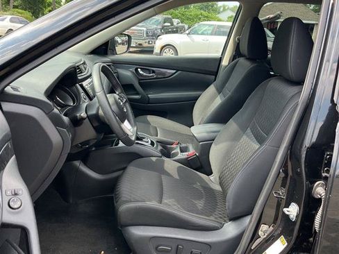 Used 2020 Nissan Rogue SV FWD image 4
