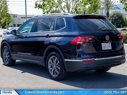 Used 2022 Volkswagen Tiguan SE w/ Panoramic Sunroof Package FWD image 11