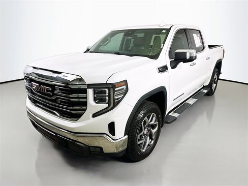 Used 2023 GMC Sierra 1500 SLT w/ SLT Premium Package image 3