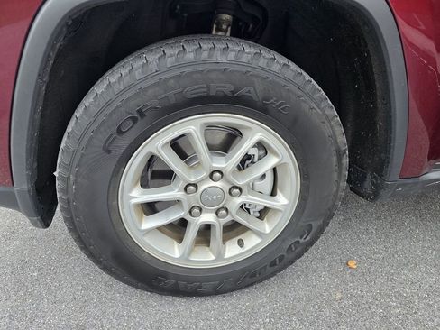 Used 2018 Jeep Grand Cherokee Laredo image 32