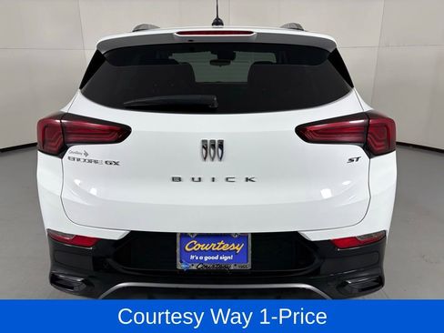 Used 2024 Buick Encore GX Sport Touring FWD image 9