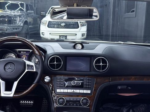 Used 2013 Mercedes-Benz SL 550 w/ Premium Pkg image 17