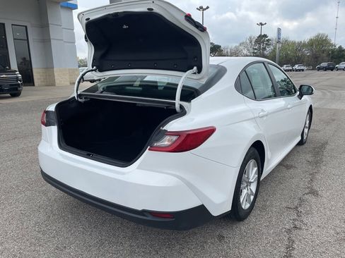 Used 2025 Toyota Camry LE image 28